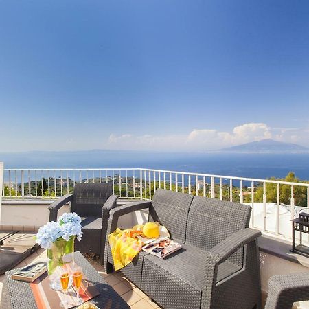 Amore Rentals - Casa Augusta A Сорренто Экстерьер фото