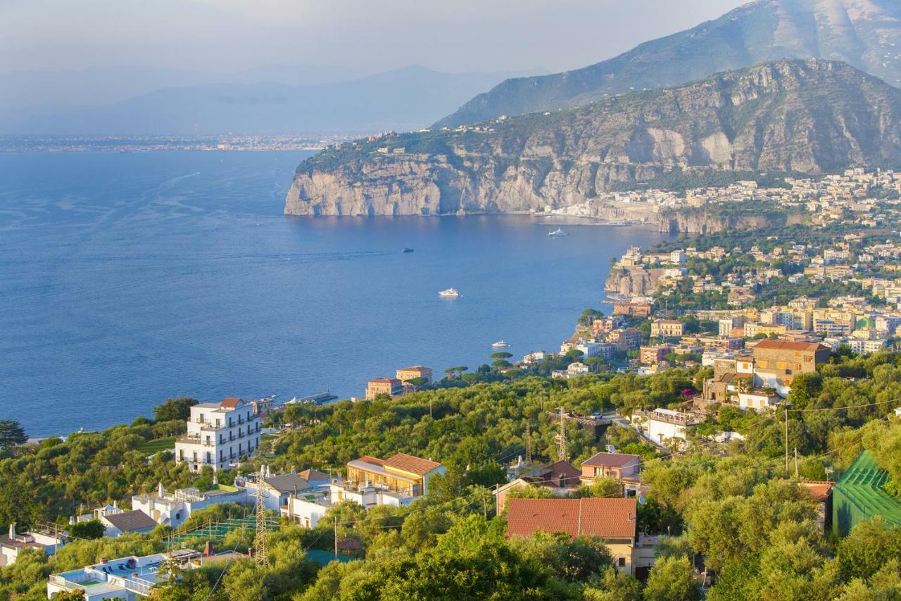 Amore Rentals - Casa Augusta A Сорренто Экстерьер фото