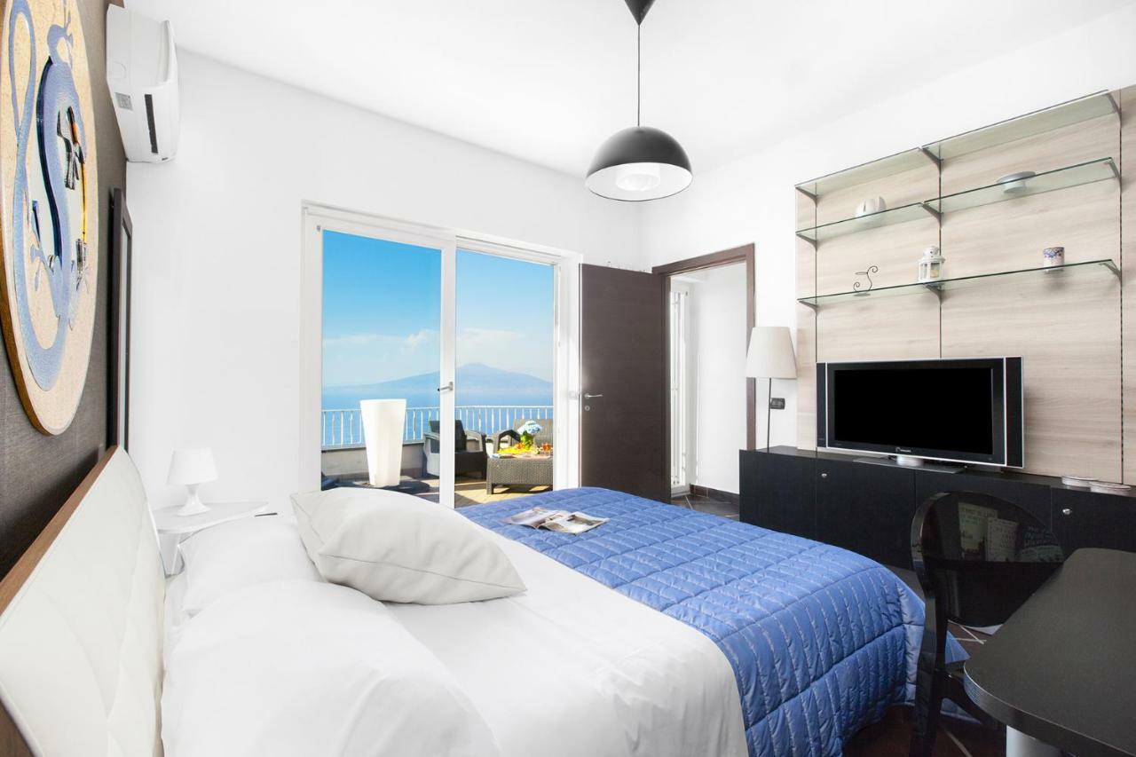 Amore Rentals - Casa Augusta A Сорренто Экстерьер фото